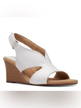 NWOT Clarks Kyarra Aster Wedge Sandal